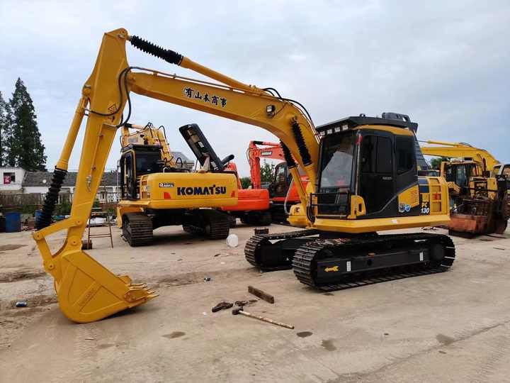 2019 Komatsu PC130 crawler excavator, side profile view 2019 Komatsu PC130 crawler excavator, side profile view
