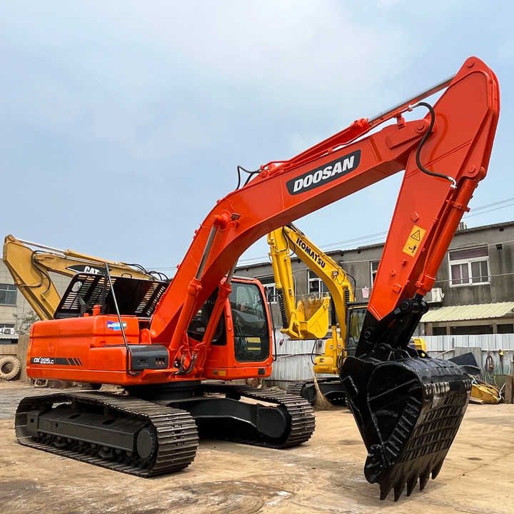 2018 Doosan DX225LC crawler excavator, side view