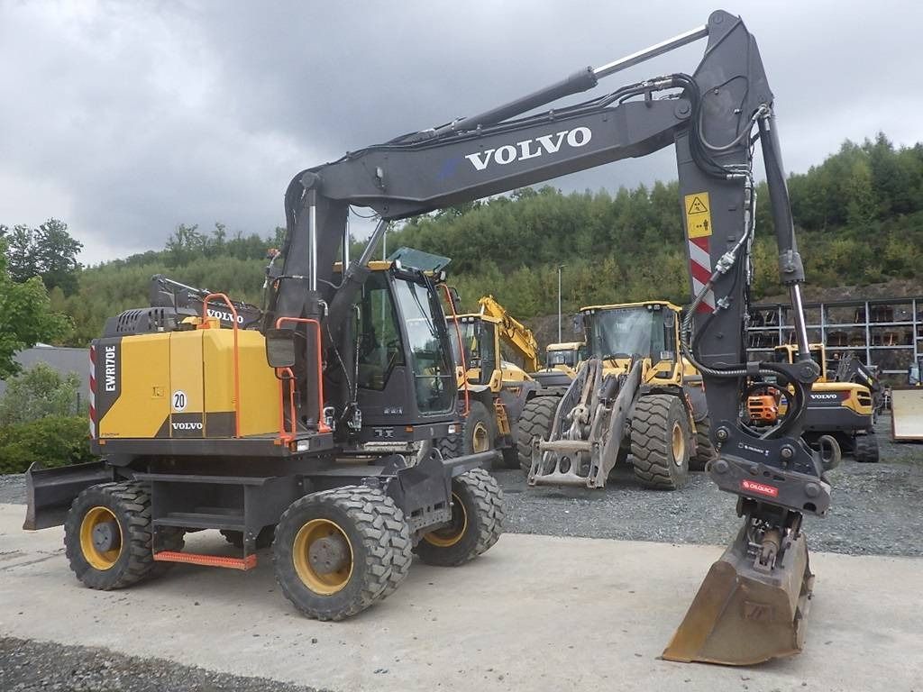 2022 Volvo EWR170E wheel excavator, side view 2022 Volvo EWR170E wheel excavator, side view