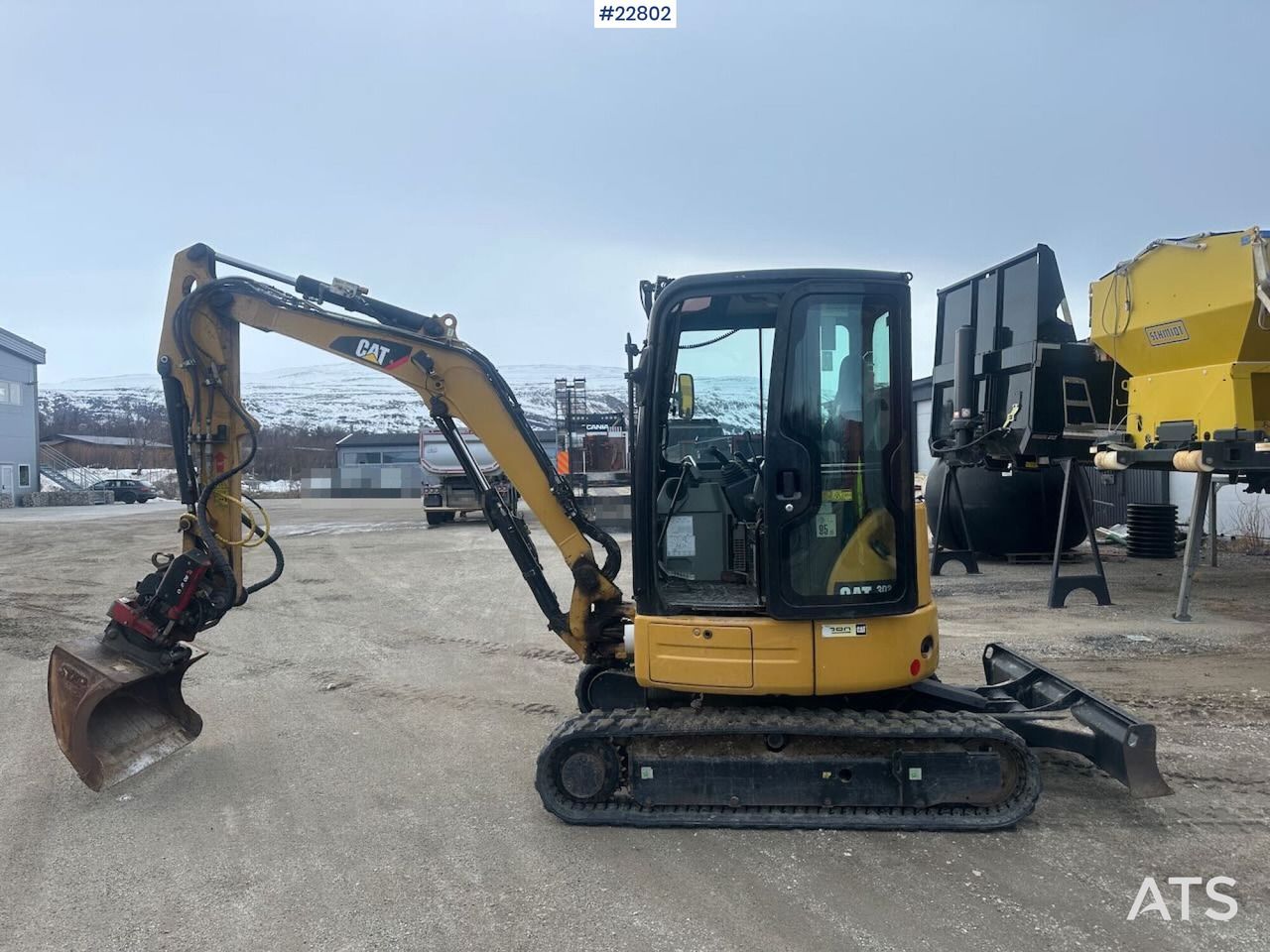 2017 Caterpillar 303.5ECR mini excavator side view 2017 Caterpillar 303.5ECR mini excavator side view