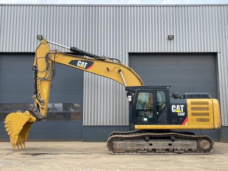 2017 Caterpillar 330F crawler excavator side view 2017 Caterpillar 330F crawler excavator side view