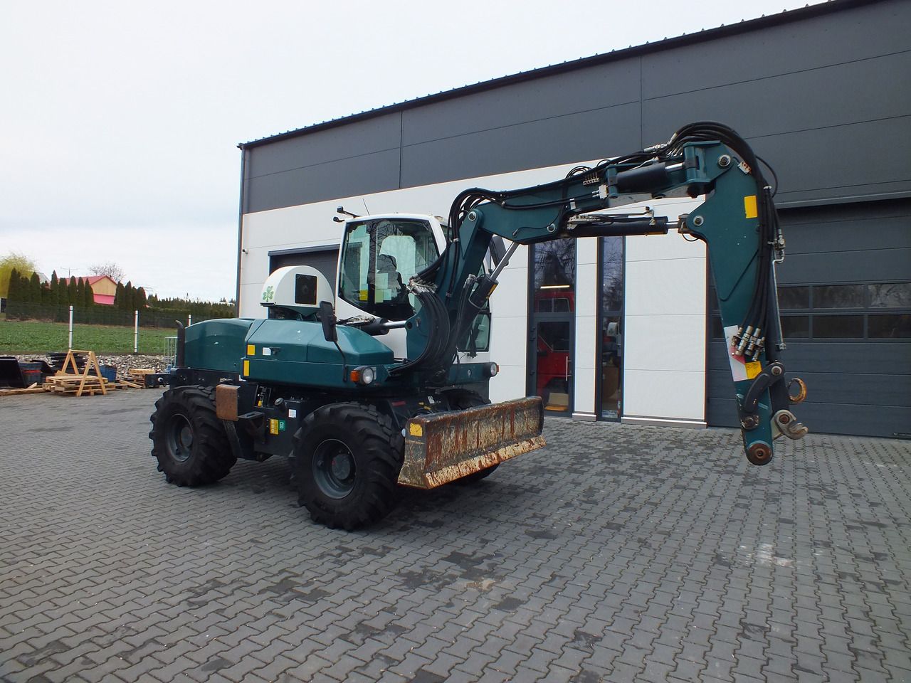 2015 Gallmac TG12 wheel excavator, side profile view 2015 Gallmac TG12 wheel excavator, side profile view