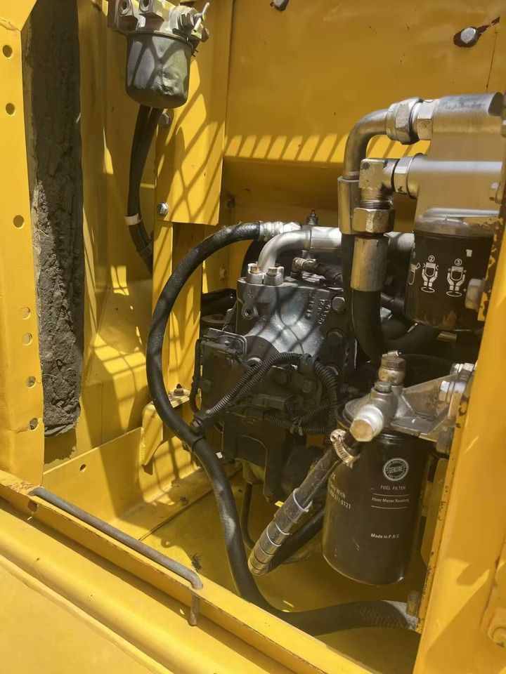 2023 Komatsu PC130-7 engine compartment view 2023 Komatsu PC130-7 engine compartment view