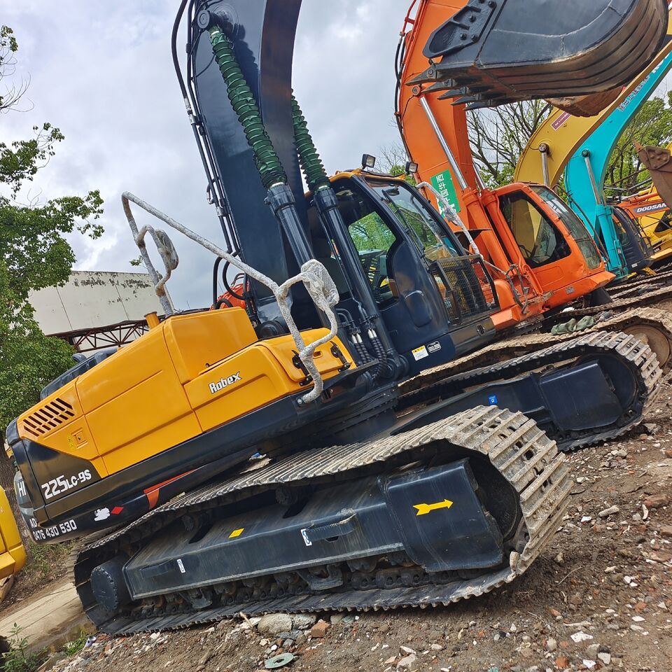2024 Hyundai R225LC-9S crawler excavator, rear three-quarter view 2024 Hyundai R225LC-9S crawler excavator, rear three-quarter view