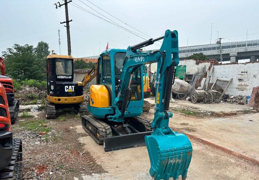 2022 Kubota U-30 mini excavator, front three-quarter view 2022 Kubota U-30 mini excavator, front three-quarter view