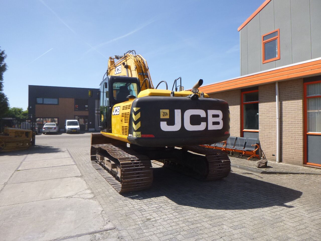 2015 JCB JS210LC crawler excavator, rear view 2015 JCB JS210LC crawler excavator, rear view