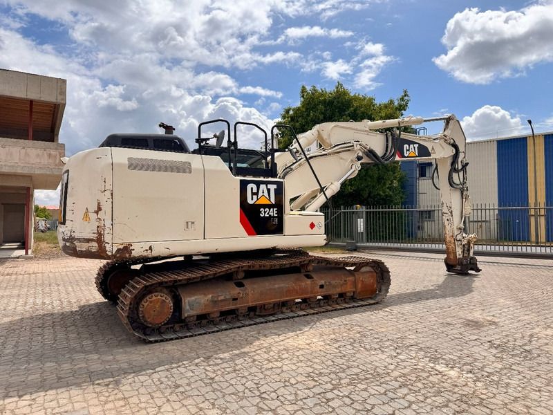 2012 Caterpillar 324E crawler excavator, side view 2012 Caterpillar 324E crawler excavator, side view