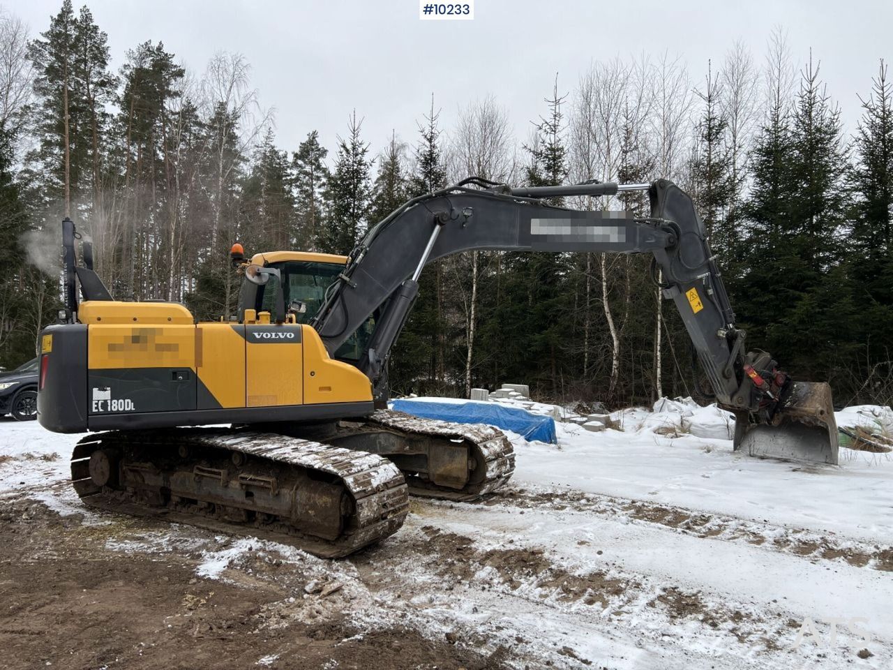 2013 Volvo EC180DL crawler excavator side view