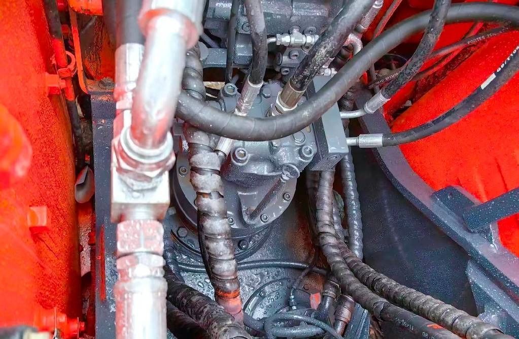 2023 Doosan DX140 crawler excavator hydraulic pump detail 2023 Doosan DX140 crawler excavator hydraulic pump detail
