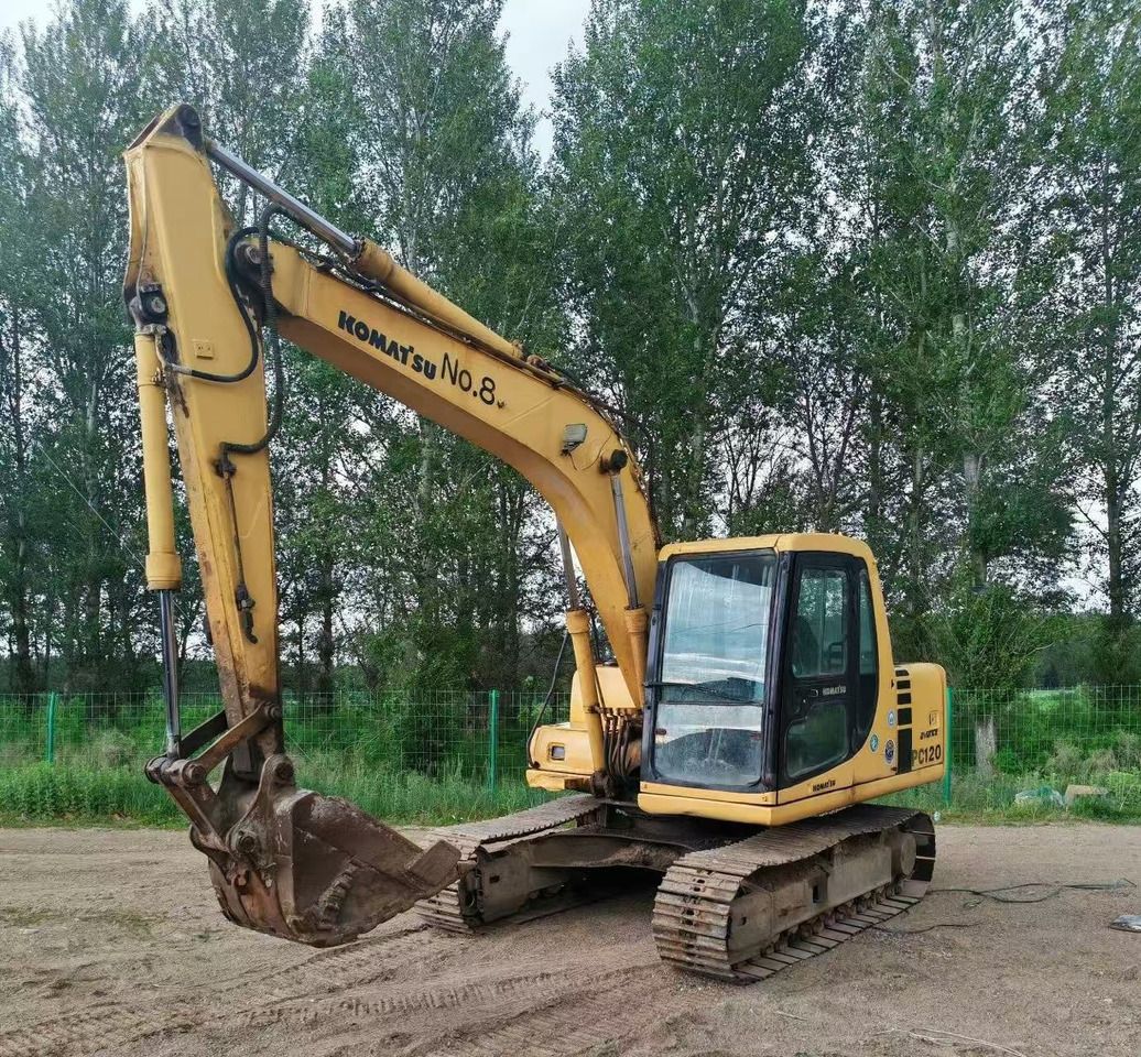 2015 Komatsu PC120-6 crawler excavator, side view 2015 Komatsu PC120-6 crawler excavator, side view