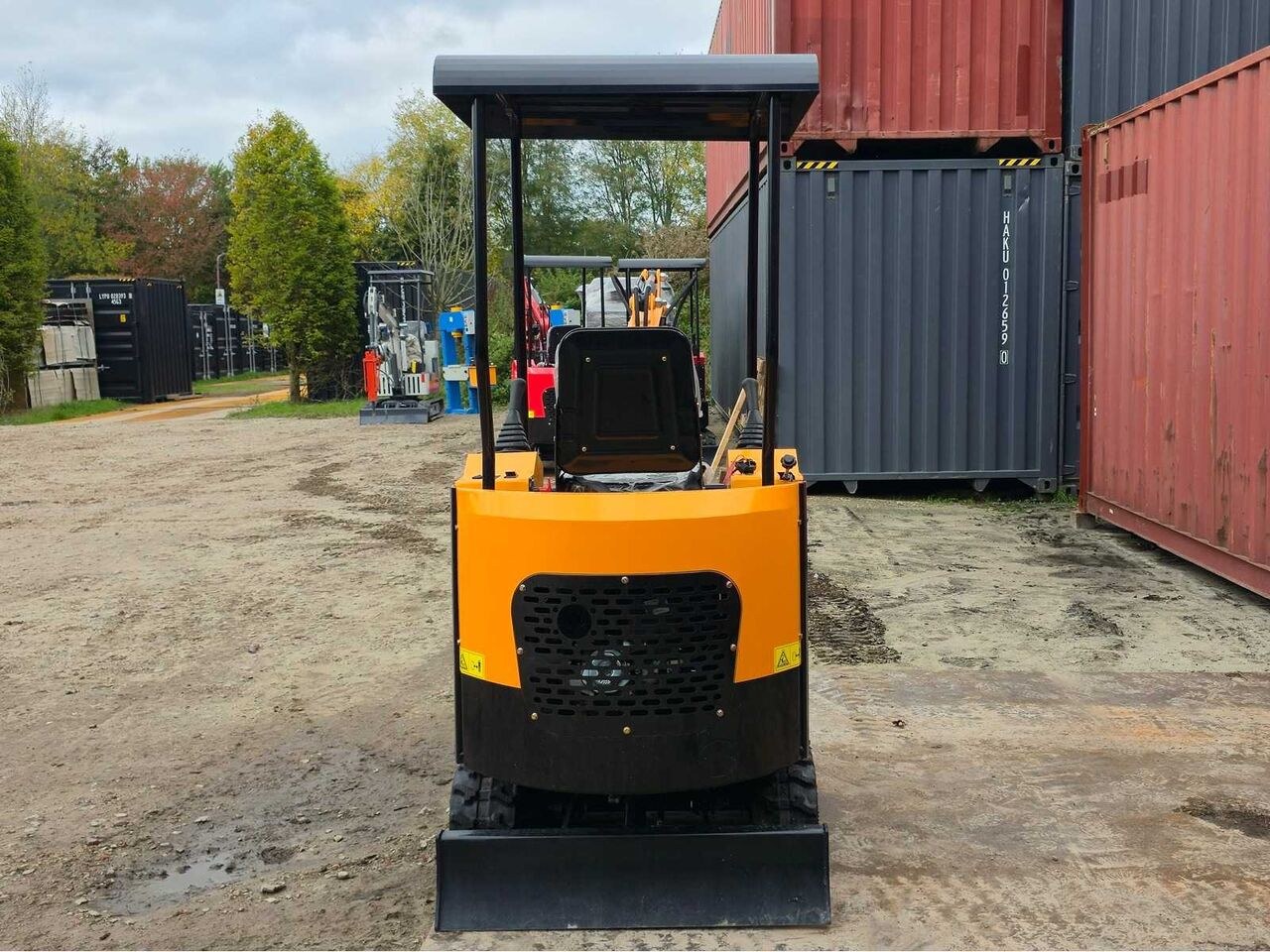 2025 Vicsec VC15 mini excavator, rear view 2025 Vicsec VC15 mini excavator, rear view