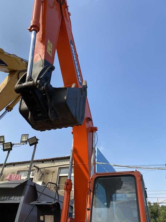2018 Doosan DH150 crawler excavator boom and bucket view 2018 Doosan DH150 crawler excavator boom and bucket view