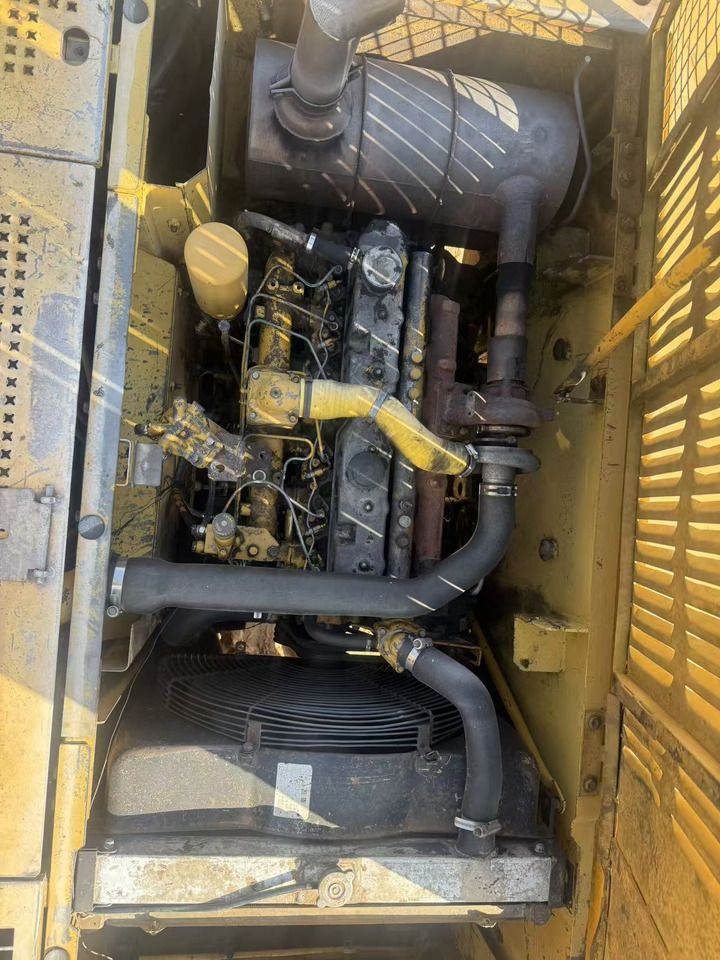 2016 Caterpillar 320C crawler excavator engine compartment view 2016 Caterpillar 320C crawler excavator engine compartment view