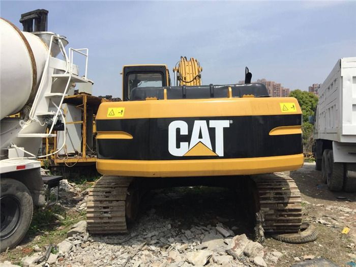 2006 Caterpillar 325B crawler excavator rear view 2006 Caterpillar 325B crawler excavator rear view