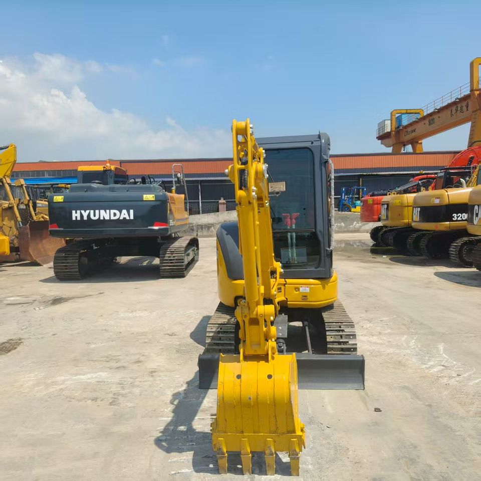 2020 Komatsu PC30 mini excavator, rear view 2020 Komatsu PC30 mini excavator, rear view