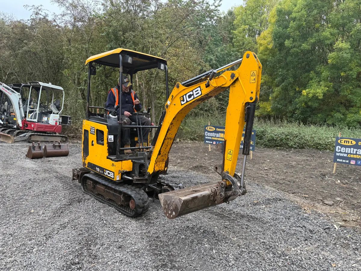 2019 JCB 19C-1 mini excavator, side view 2019 JCB 19C-1 mini excavator, side view