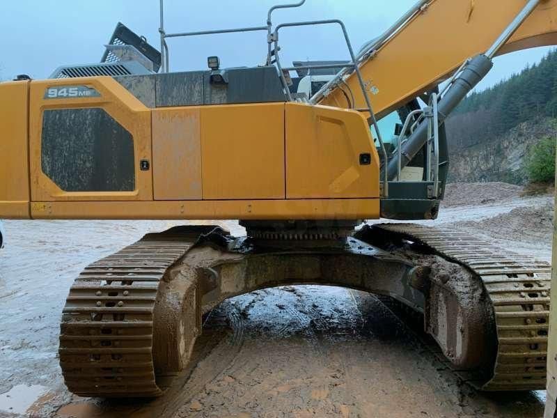 2021 Liebherr R945 S-HD crawler excavator side view