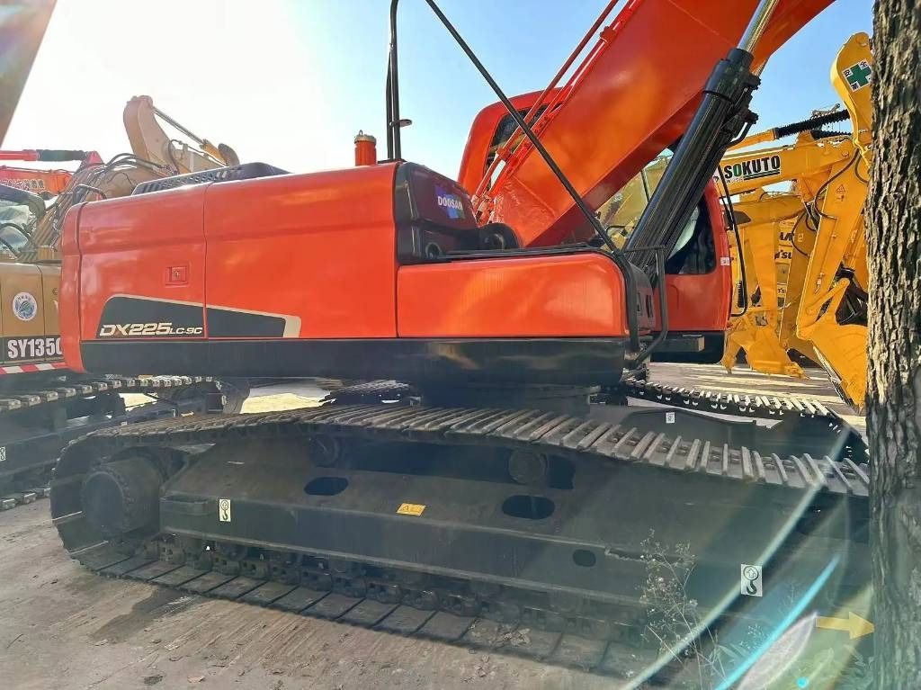 2023 Doosan DX225LC-9C excavator side view 2023 Doosan DX225LC-9C excavator side view