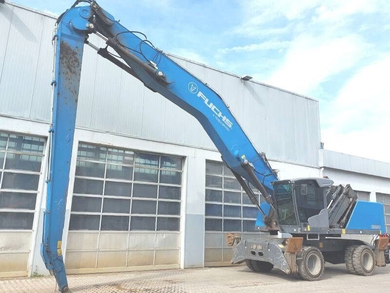 2020 Fuchs MHL360 F material handler, side view 2020 Fuchs MHL360 F material handler, side view