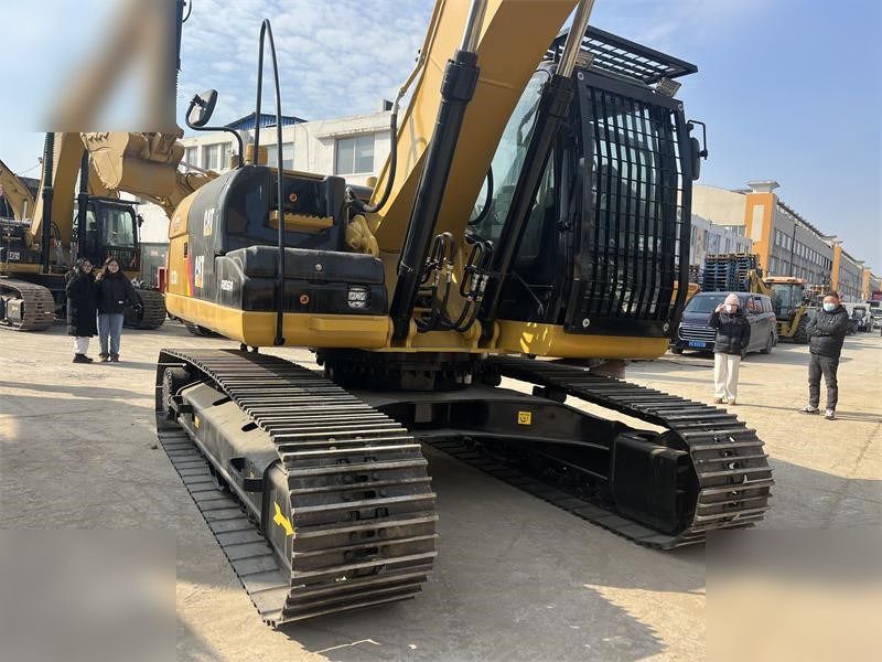 2020 Caterpillar 323D2L crawler excavator, front three-quarter view 2020 Caterpillar 323D2L crawler excavator, front three-quarter view