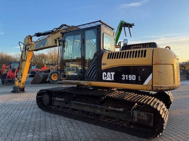 2010 Caterpillar 319DL crawler excavator, side view