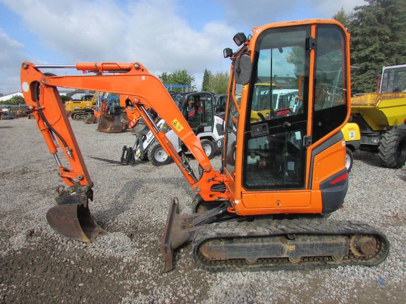 2015 Kubota U27-4 mini excavator, side view 2015 Kubota U27-4 mini excavator, side view
