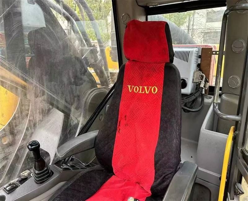 2023 Volvo EC480D crawler excavator interior cab view