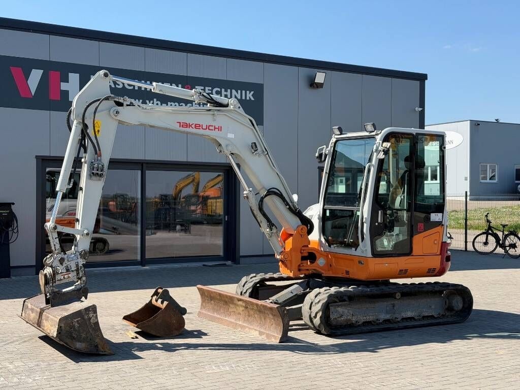 2017 Takeuchi TB260 mini excavator, side view 2017 Takeuchi TB260 mini excavator, side view