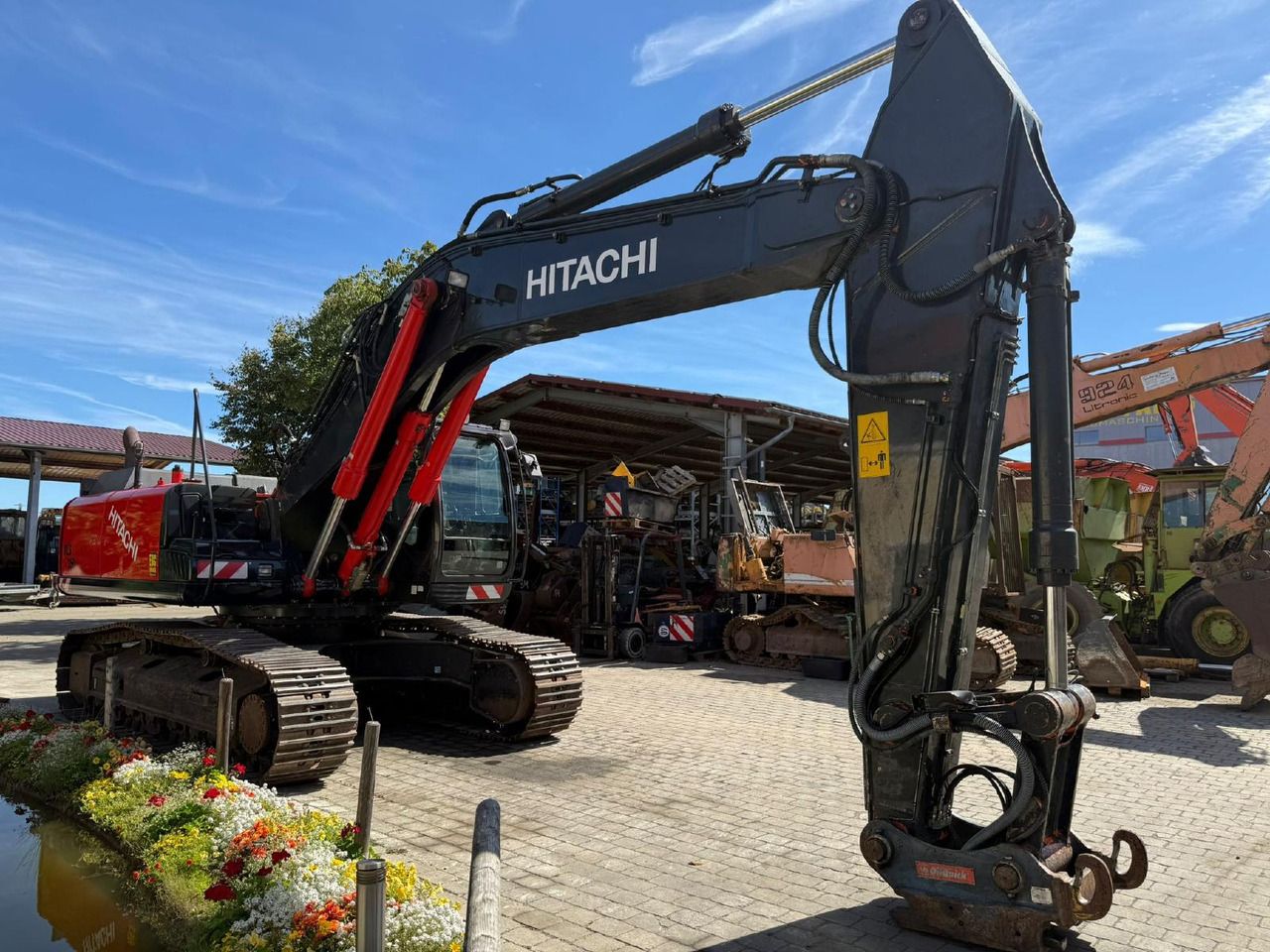 2014 Hitachi KLS 350-5 crawler excavator, side view 2014 Hitachi KLS 350-5 crawler excavator, side view