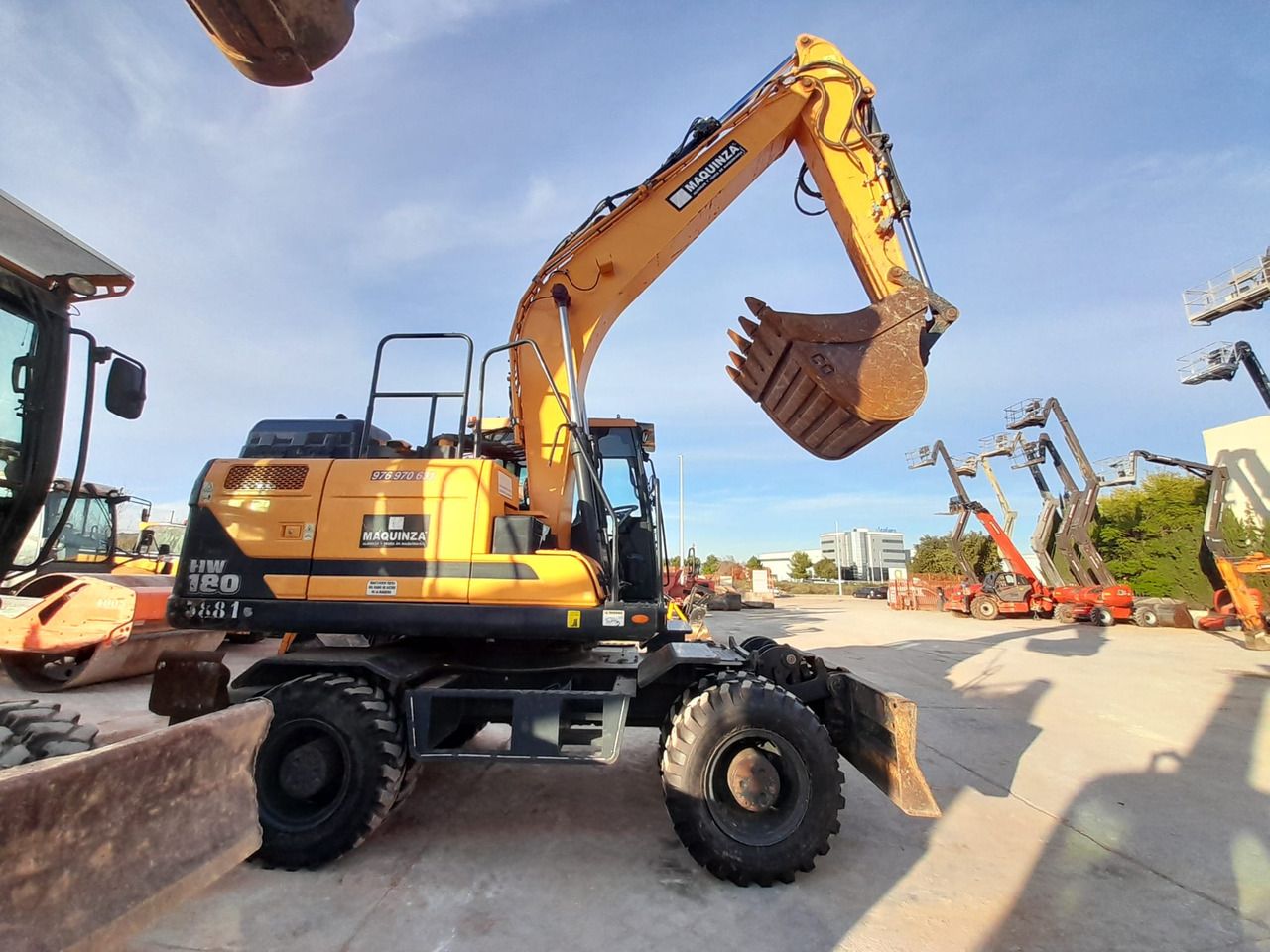 2019 Hyundai HW180 wheel excavator side view 2019 Hyundai HW180 wheel excavator side view