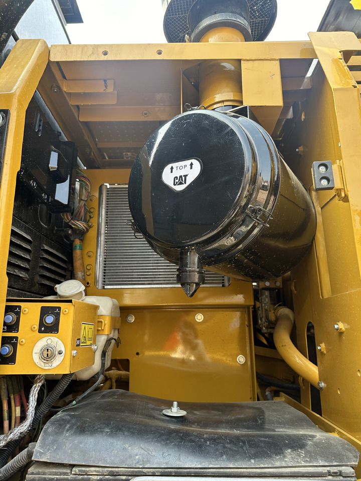 2023 Caterpillar 329D engine compartment air filter view 2023 Caterpillar 329D engine compartment air filter view
