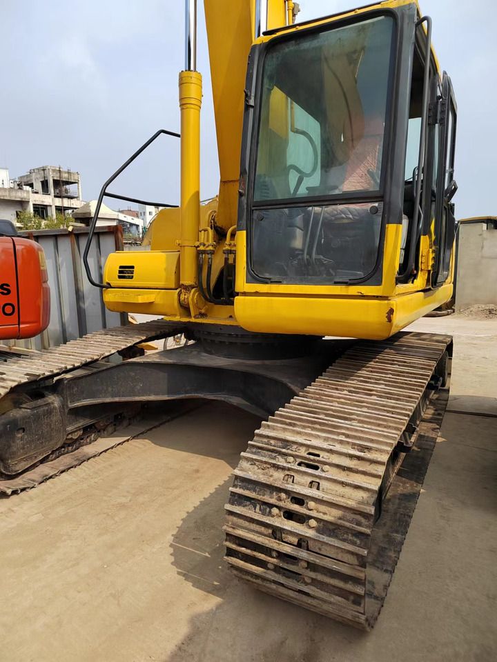 2018 Komatsu PC220-7 crawler excavator, front-side view 2018 Komatsu PC220-7 crawler excavator, front-side view