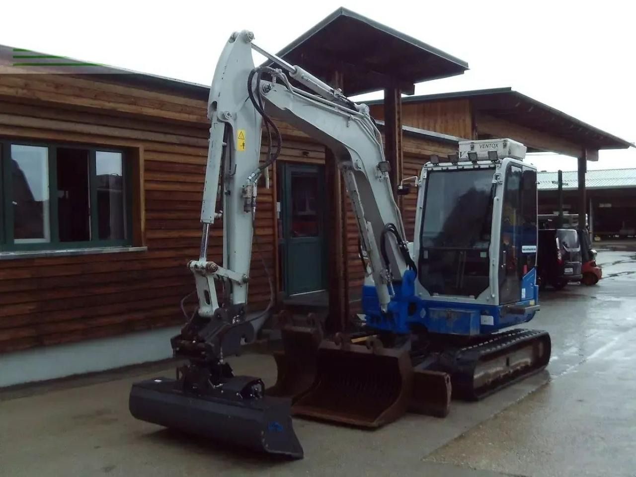 2016 Takeuchi TB260 mini excavator, front three-quarter view 2016 Takeuchi TB260 mini excavator, front three-quarter view