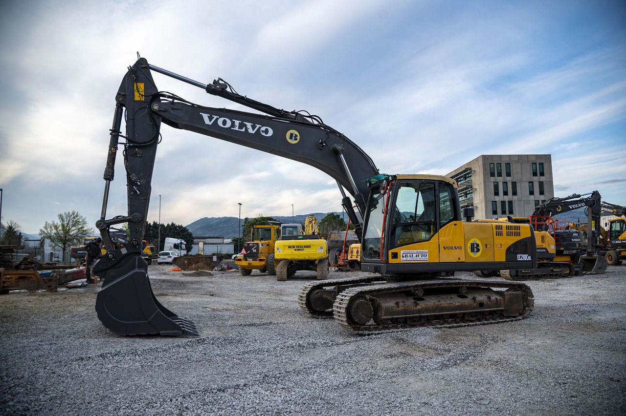 2009 Volvo EC210CNL crawler excavator, side profile view 2009 Volvo EC210CNL crawler excavator, side profile view