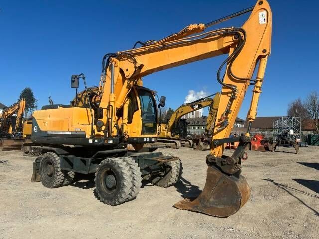 2012 Hyundai R170W-9 wheel excavator, side view 2012 Hyundai R170W-9 wheel excavator, side view