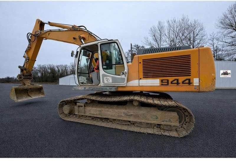 2006 Liebherr 944 crawler excavator, side view 2006 Liebherr 944 crawler excavator, side view