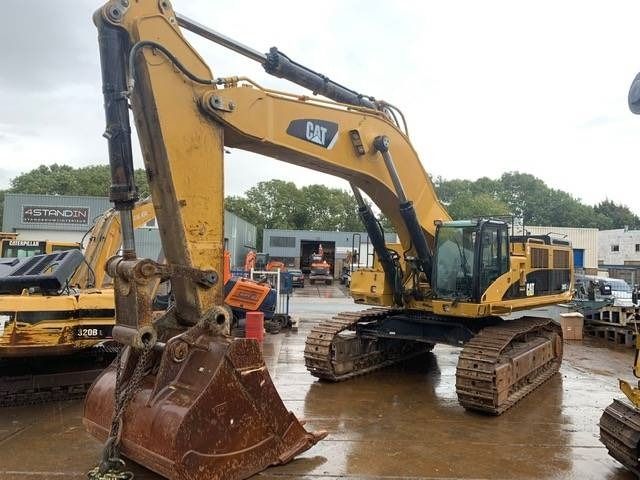 2010 Caterpillar 385CL crawler excavator, front three-quarter view