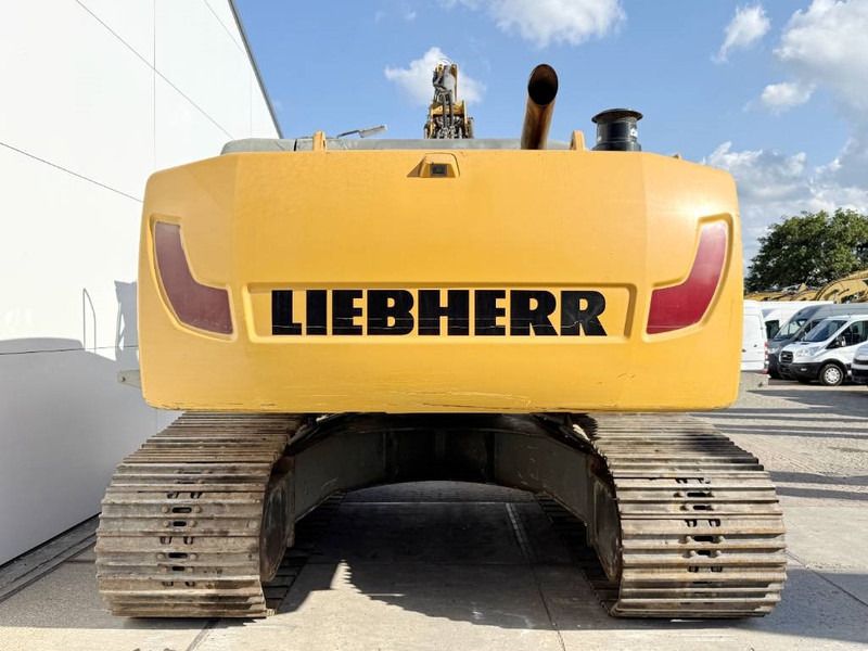 2014 Liebherr R946 SHD crawler excavator, rear view 2014 Liebherr R946 SHD crawler excavator, rear view