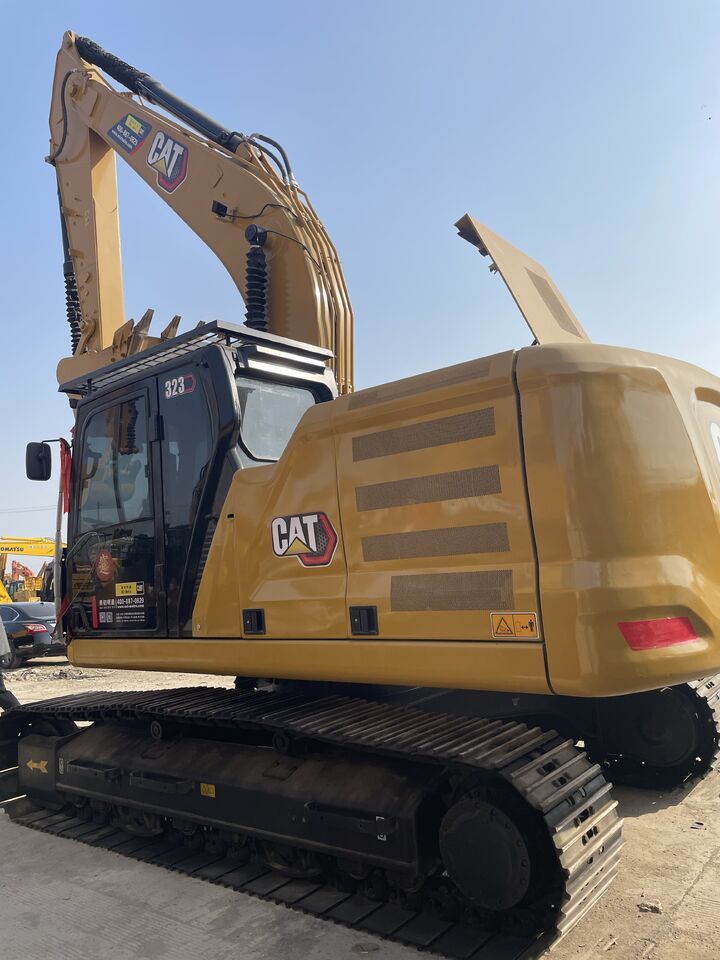 2024 Caterpillar 323 crawler excavator, side view 2024 Caterpillar 323 crawler excavator, side view