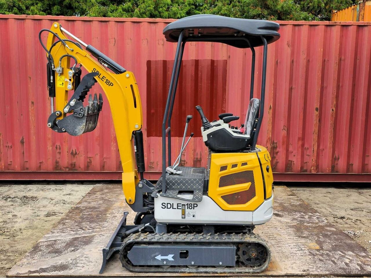 2025 SDLANCH SDLE18P mini excavator, side view 2025 SDLANCH SDLE18P mini excavator, side view