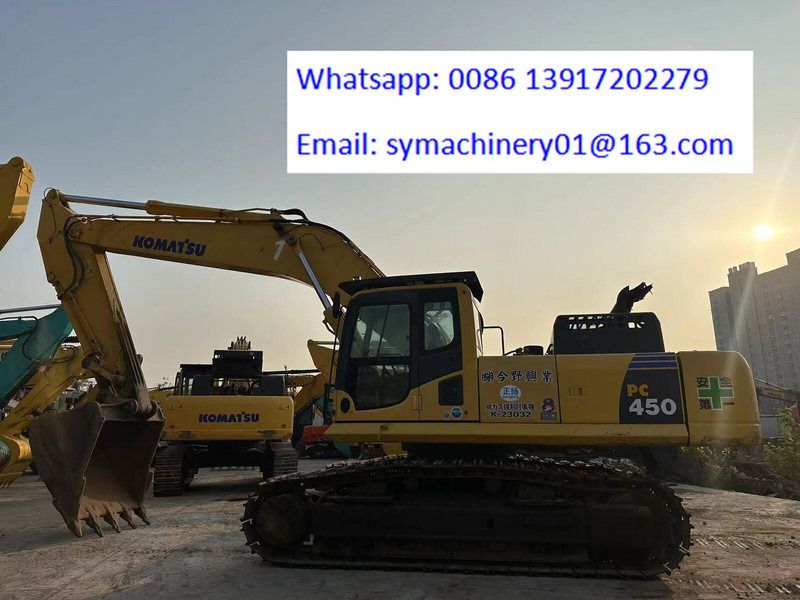 2019 Komatsu PC450-8 crawler excavator side view 2019 Komatsu PC450-8 crawler excavator side view