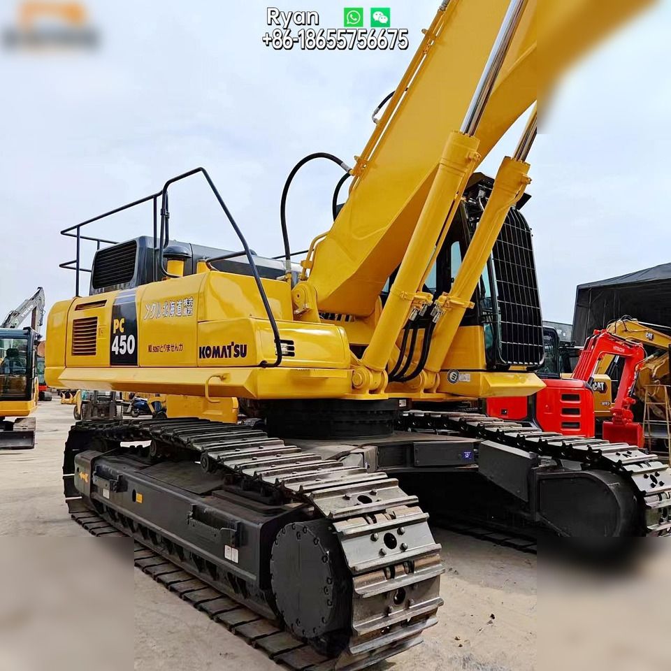 2019 Komatsu PC450-8 crawler excavator, side view 2019 Komatsu PC450-8 crawler excavator, side view