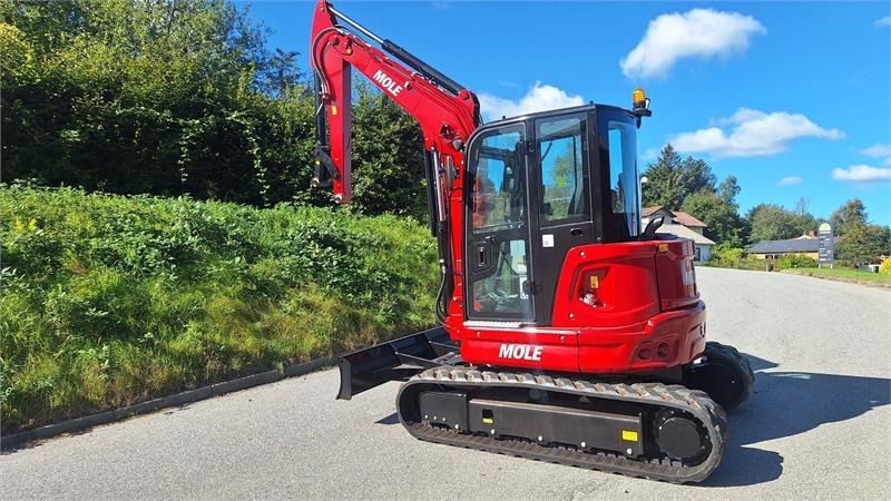 Mole M60ZT mini excavator, side view Mole M60ZT mini excavator, side view