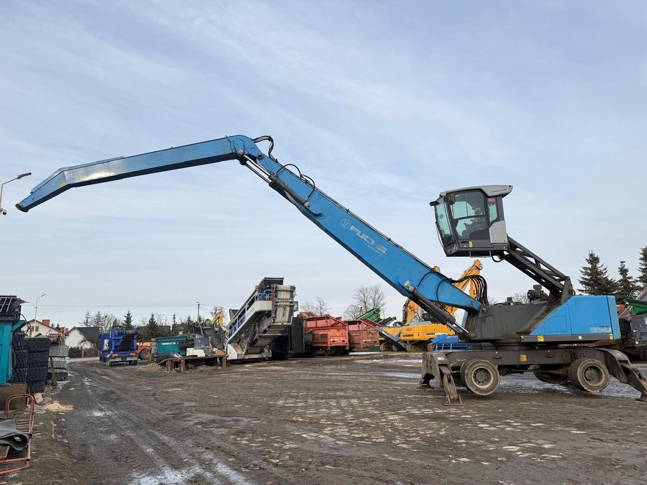 2017 Fuchs MHL350F material handler, side profile view