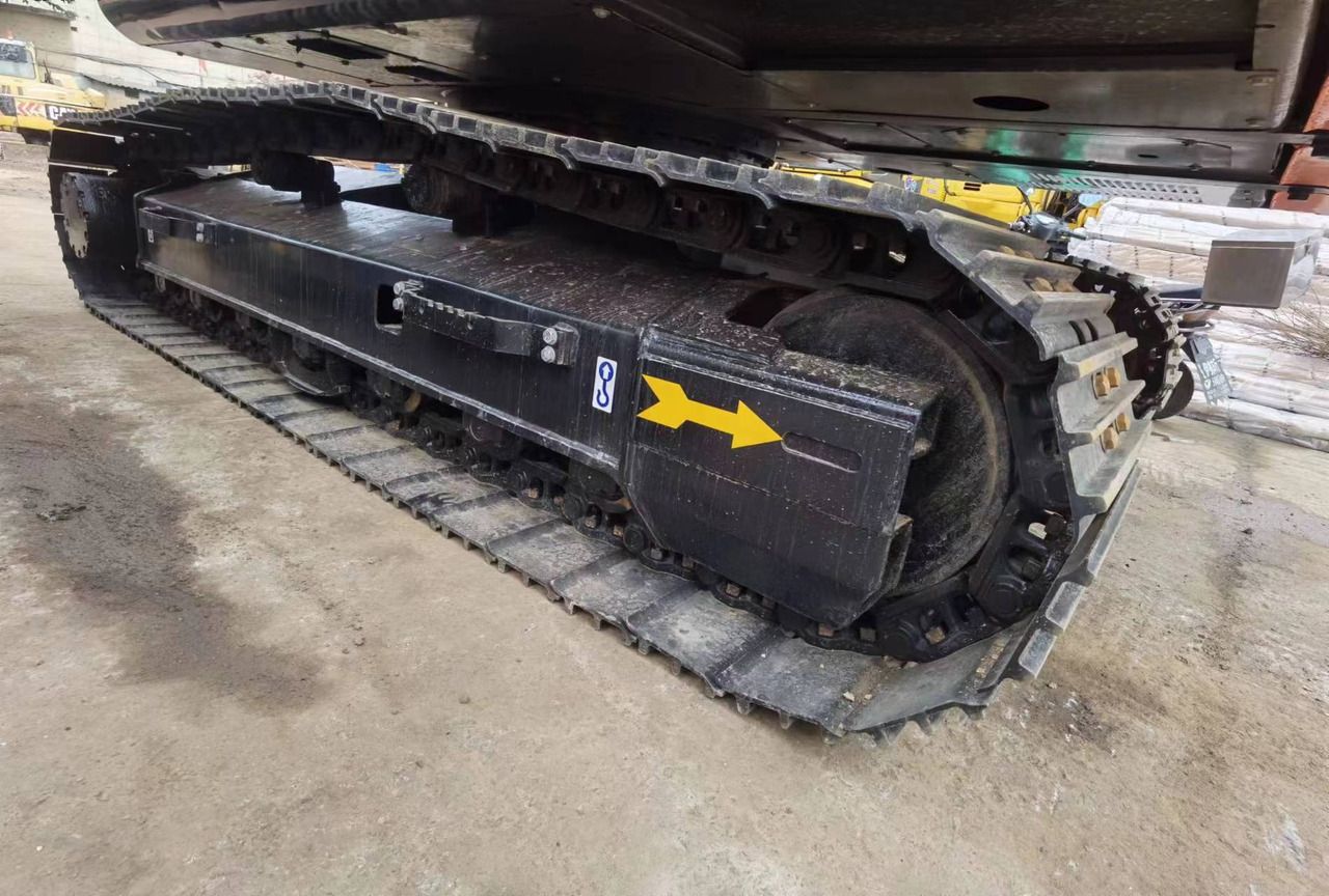 2024 Hitachi ZX200-3G crawler excavator undercarriage view 2024 Hitachi ZX200-3G crawler excavator undercarriage view