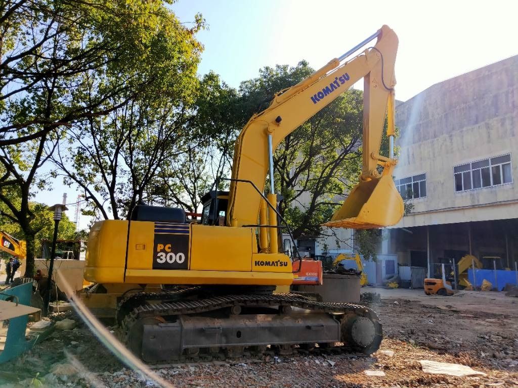 2022 Komatsu PC300-7 crawler excavator, side view 2022 Komatsu PC300-7 crawler excavator, side view