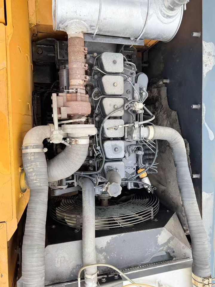 2022 Hyundai R220LC-9S crawler excavator engine bay view 2022 Hyundai R220LC-9S crawler excavator engine bay view