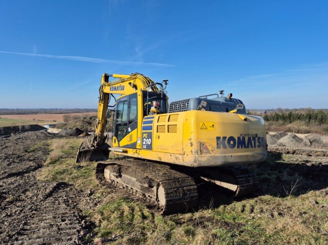 2020 Komatsu PC210LC-11 crawler excavator, rear three-quarter view 2020 Komatsu PC210LC-11 crawler excavator, rear three-quarter view