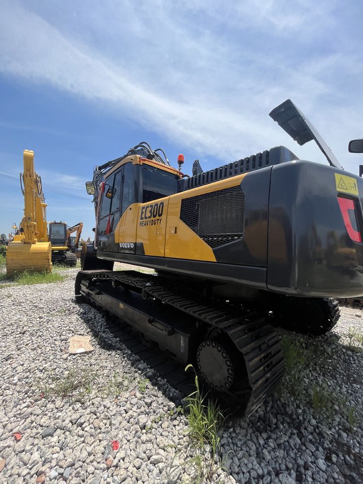 2023 Volvo EC300 crawler excavator, rear three-quarter view 2023 Volvo EC300 crawler excavator, rear three-quarter view