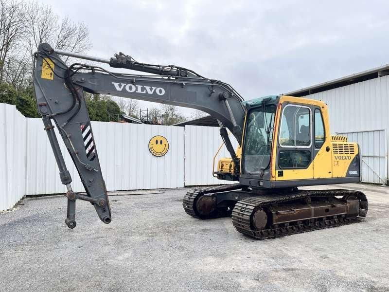2005 Volvo EC140BLC crawler excavator, side view